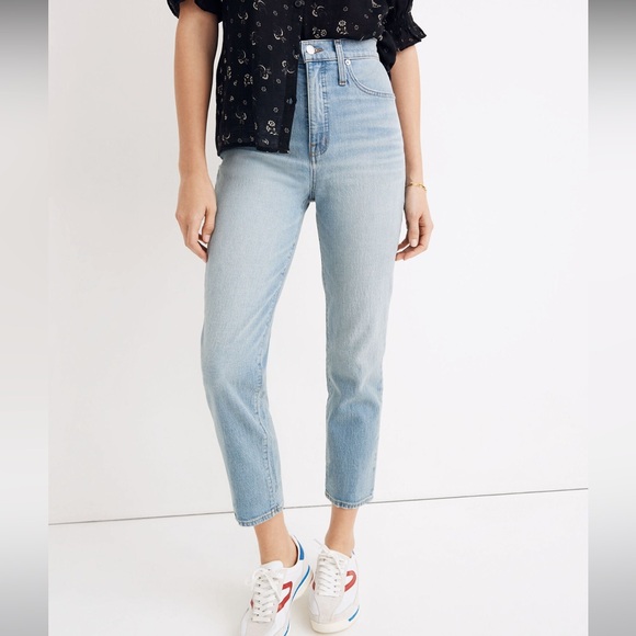 Madewell Classic Straight Jeans in Meadowland Wash - Picture 3 of 9